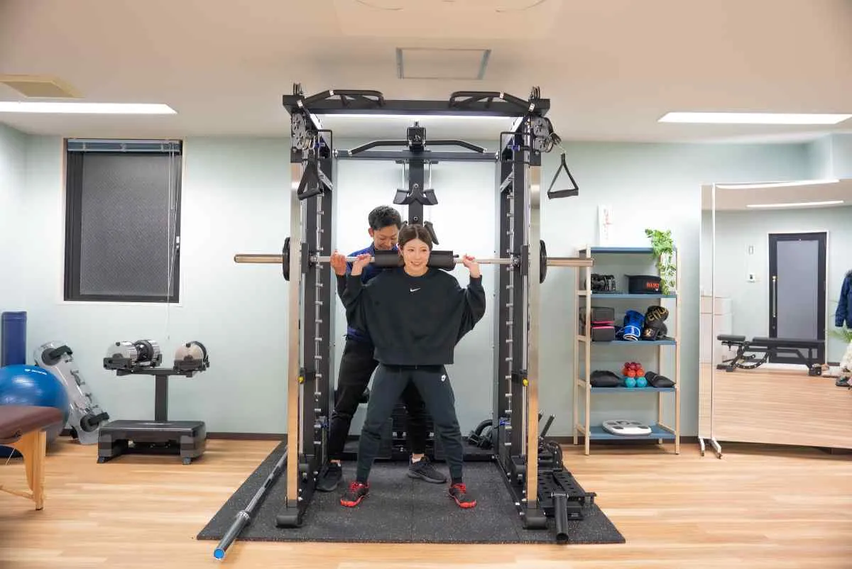 肩こりを北与野駅近くでスクワット習慣により根本改善する実践的アプローチ